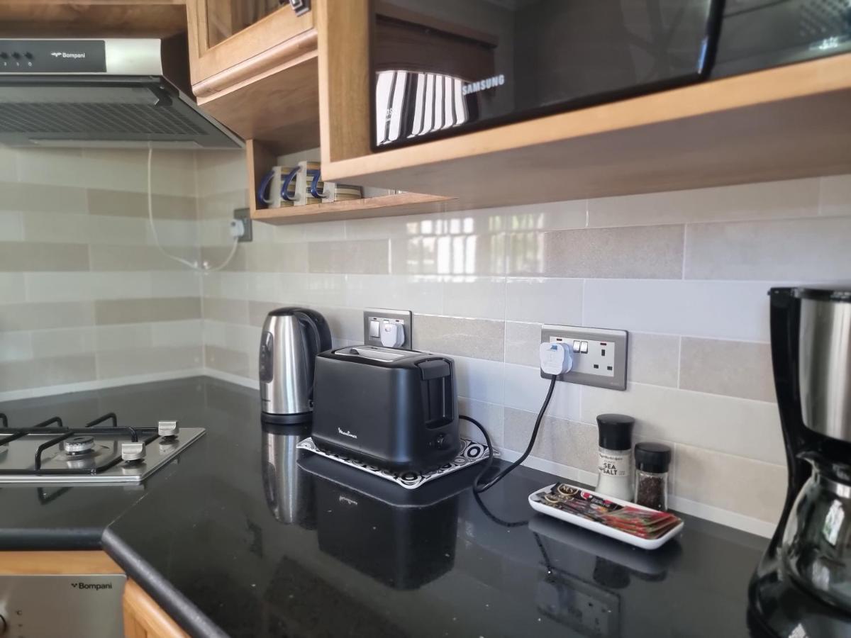 Drake Seaside Studio Apartments Bel Ombre Luaran gambar