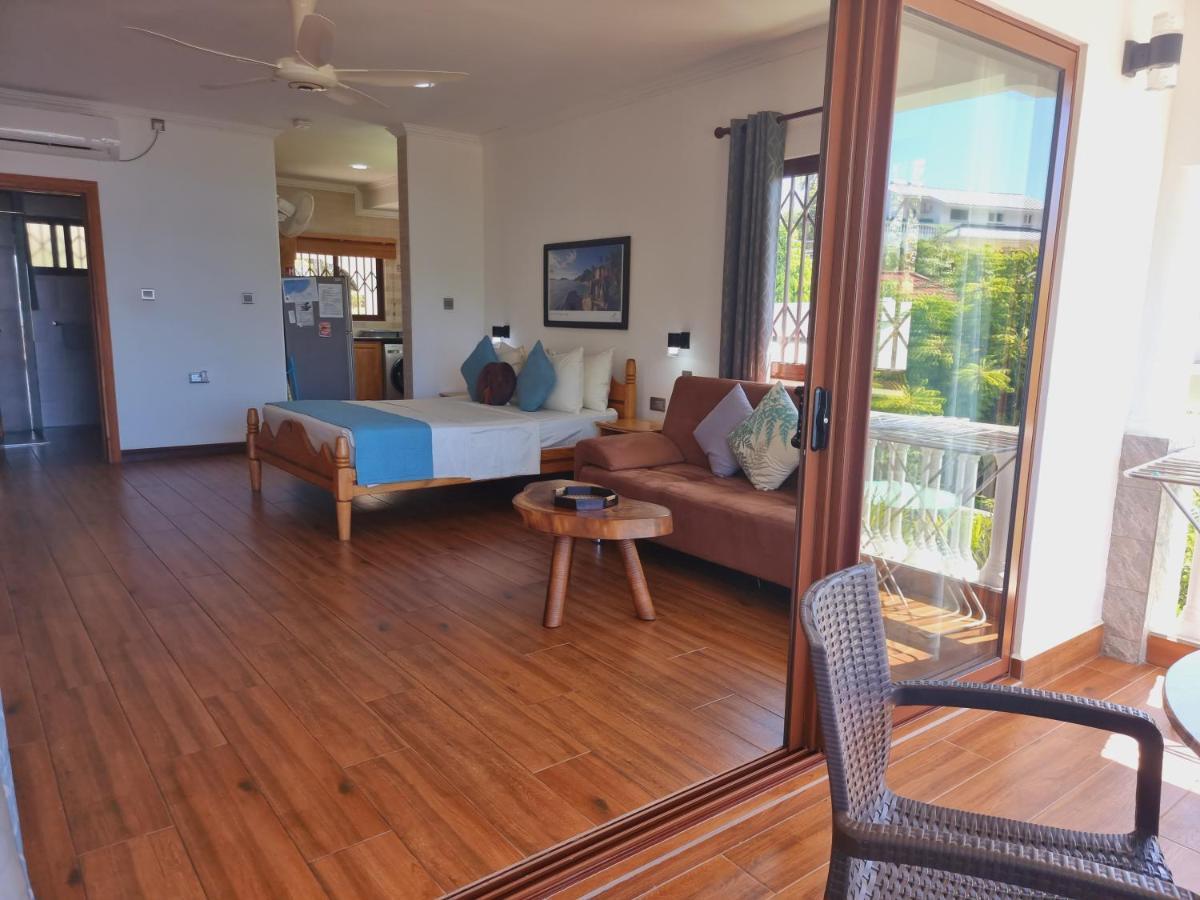 Drake Seaside Studio Apartments Bel Ombre Luaran gambar