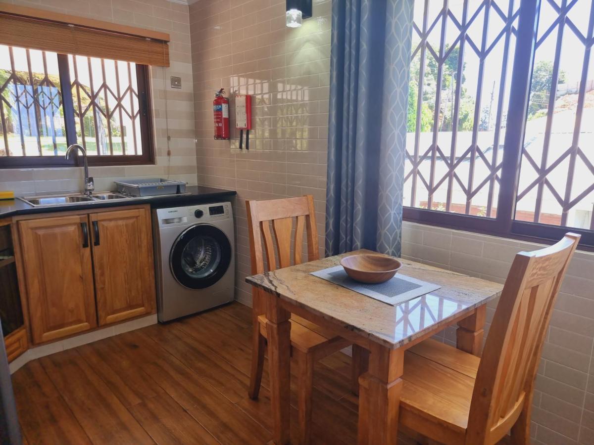 Drake Seaside Studio Apartments Bel Ombre Luaran gambar