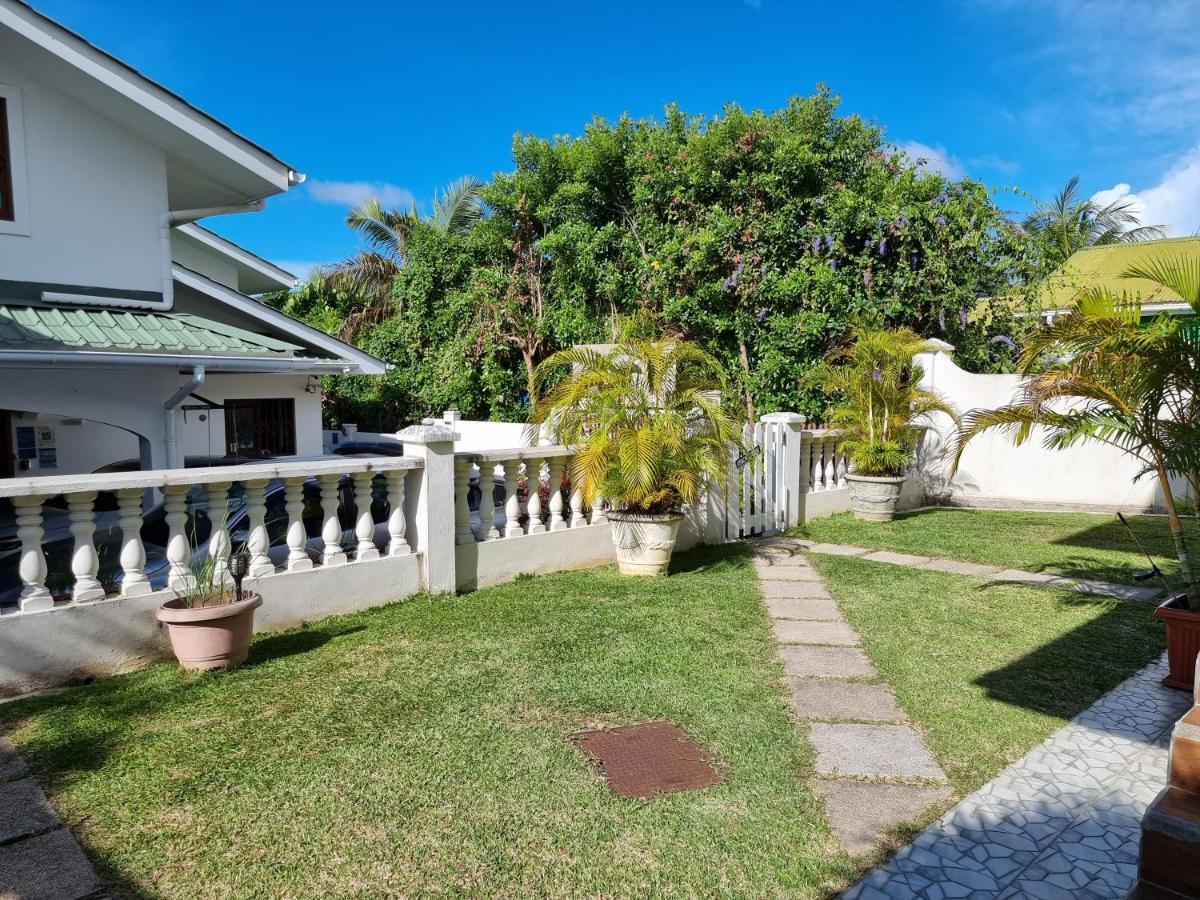 Drake Seaside Studio Apartments Bel Ombre Luaran gambar